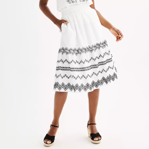 Draper James Dresses & Skirts - Draper James Geo Embroidered Midi Skirt Womens L Black & White A-Line Smocked